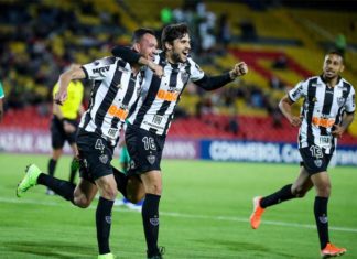 Galo vence o La Equidad no El Campin e garante classificação fora de casa