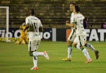 COELHO VENCE FORA DE CASA E SE AFASTA DA ZONA DE REBAIXAMENTO.