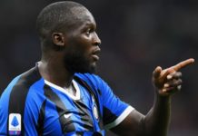 Jornalista sugere dar ’10 bananas’ a Lukaku e é afastado da TV após episódio de racismo