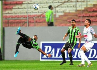 Jogadores do América lamentam empate com Operário.