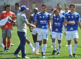 Cruzeiro cai de quatro para o Grêmio e sai sob protestos e vaias dos torcedores.