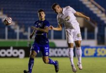 Com dois a menos em campo, Cruzeiro é derrotado pelo Confiança na estreia do Brasileiro da Série B